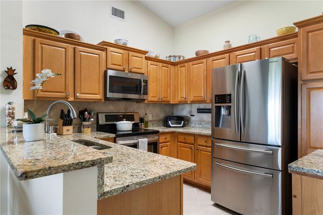 255 Grand Royale Circle 204, Vero Beach, FL 32962