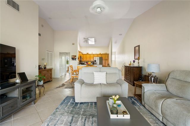 255 Grand Royale Circle 204, Vero Beach, FL 32962