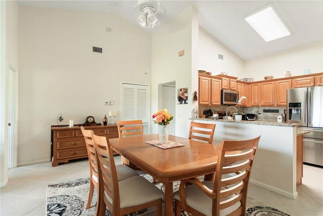 255 Grand Royale Circle 204, Vero Beach, FL 32962