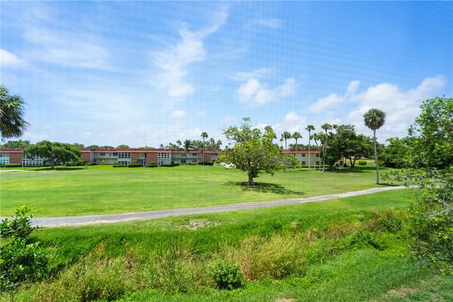 255 Grand Royale Circle 204, Vero Beach, FL 32962