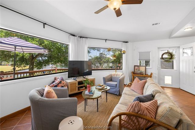 20559 Red Bud Court, Thornton, TX 76687