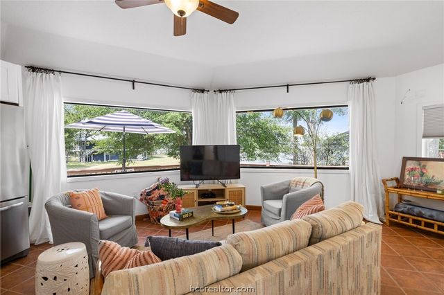 20559 Red Bud Court, Thornton, TX 76687