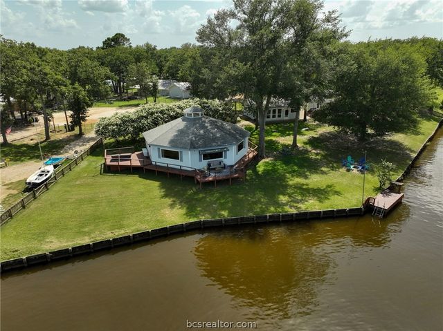 20559 Red Bud Court, Thornton, TX 76687