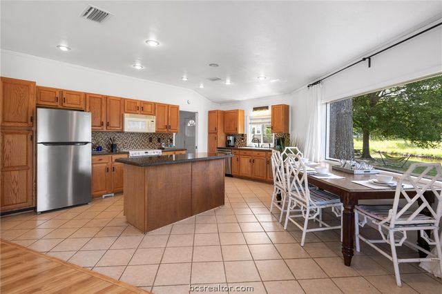 20559 Red Bud Court, Thornton, TX 76687