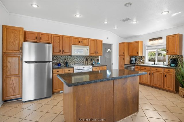 20559 Red Bud Court, Thornton, TX 76687