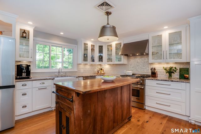 57 Woodridge Circle, West Hartford, CT 06107