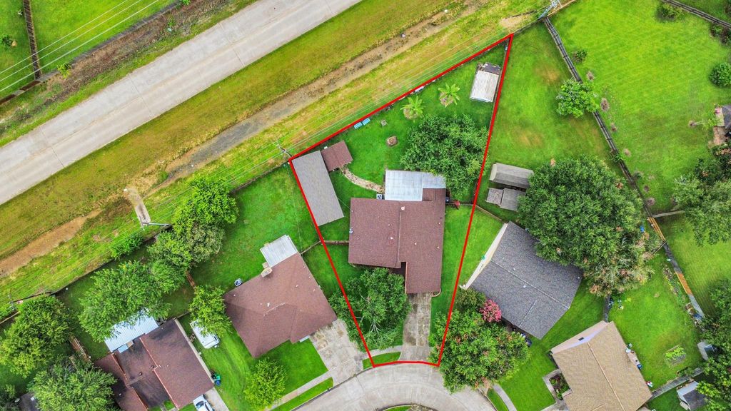37 Wagon Lane Loop, Angleton, TX 77515