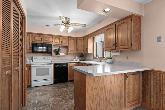 924 S KENSINGTON DRIVE, Appleton, WI 54915