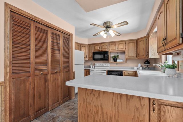 924 S KENSINGTON DRIVE, Appleton, WI 54915