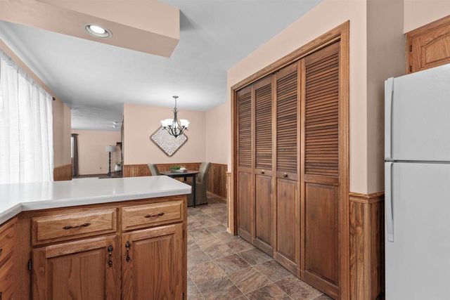 924 S KENSINGTON DRIVE, Appleton, WI 54915