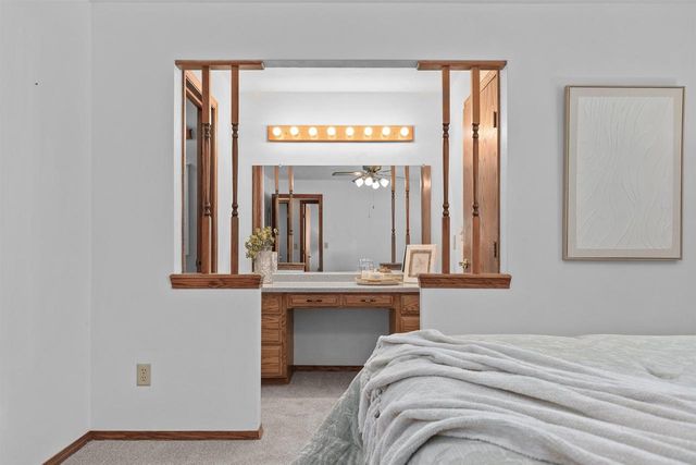 924 S KENSINGTON DRIVE, Appleton, WI 54915