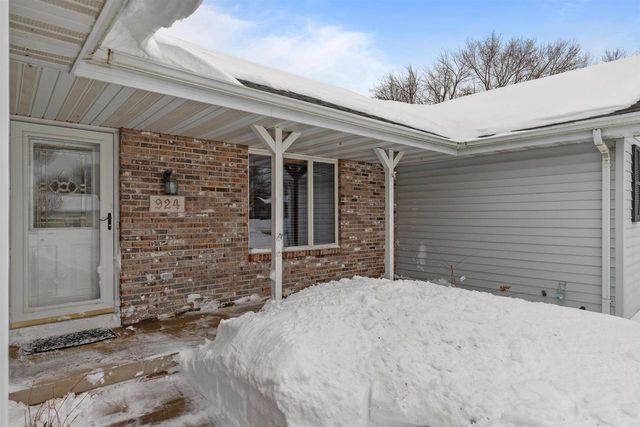 924 S KENSINGTON DRIVE, Appleton, WI 54915