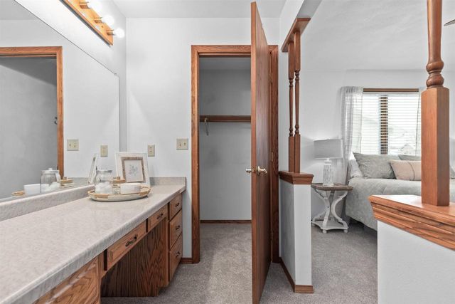 924 S KENSINGTON DRIVE, Appleton, WI 54915