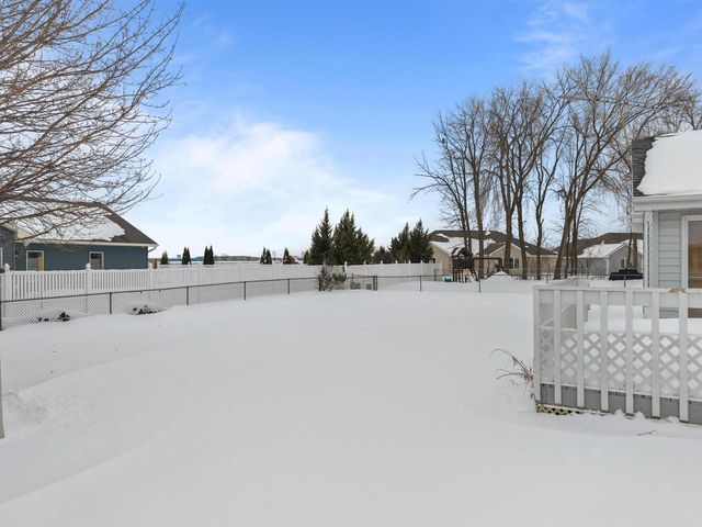 924 S KENSINGTON DRIVE, Appleton, WI 54915