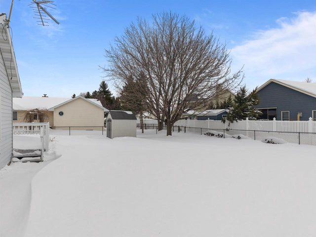 924 S KENSINGTON DRIVE, Appleton, WI 54915