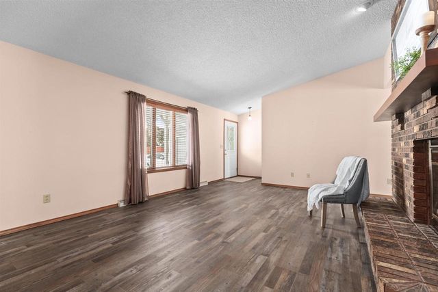 924 S KENSINGTON DRIVE, Appleton, WI 54915