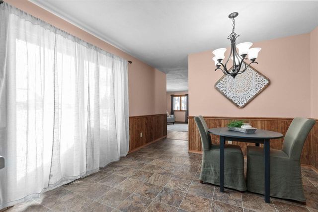 924 S KENSINGTON DRIVE, Appleton, WI 54915