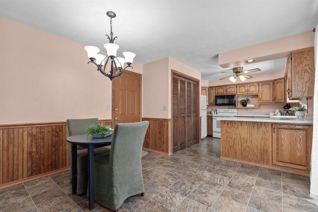 924 S KENSINGTON DRIVE, Appleton, WI 54915