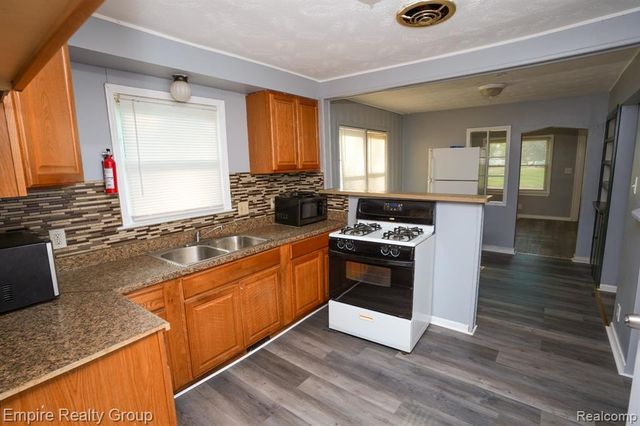 26949 Annapolis, Dearborn Heights, MI 48125