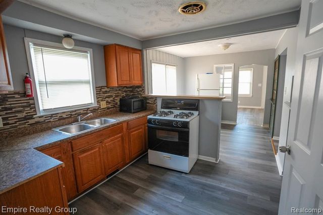26949 Annapolis, Dearborn Heights, MI 48125