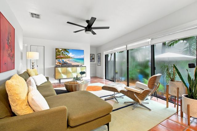980 NW N River Drive 30, Miami, FL 33136