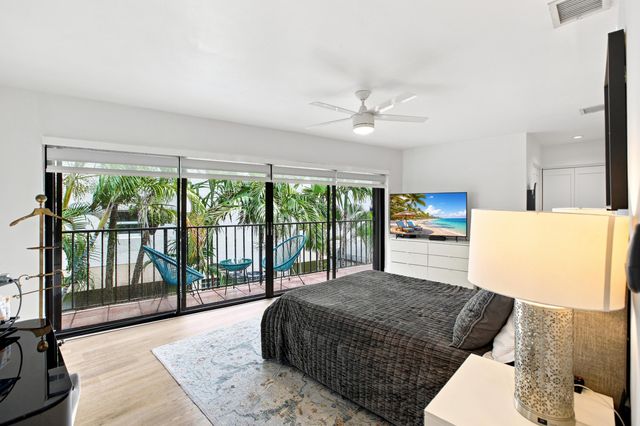 980 NW N River Drive 30, Miami, FL 33136