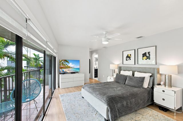 980 NW N River Drive 30, Miami, FL 33136