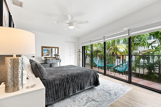 980 NW N River Drive 30, Miami, FL 33136