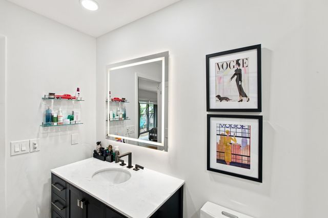 980 NW N River Drive 30, Miami, FL 33136