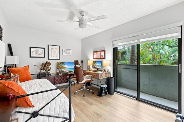 980 NW N River Drive 30, Miami, FL 33136