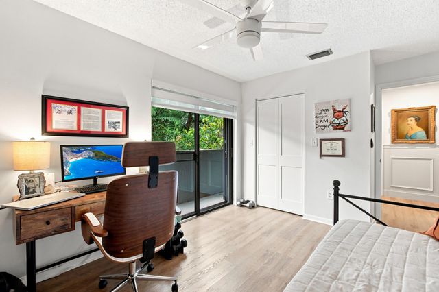 980 NW N River Drive 30, Miami, FL 33136