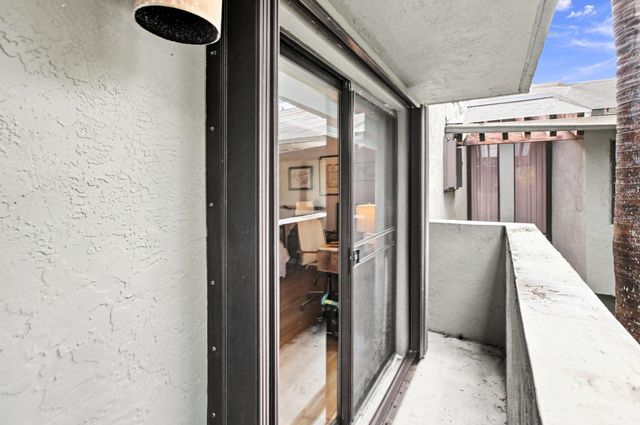 980 NW N River Drive 30, Miami, FL 33136