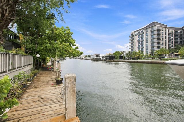980 NW N River Drive 30, Miami, FL 33136