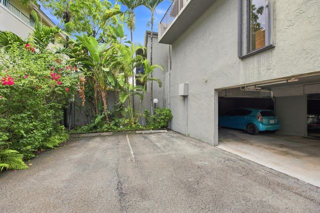 980 NW N River Drive 30, Miami, FL 33136