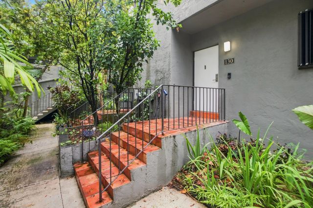 980 NW N River Drive 30, Miami, FL 33136