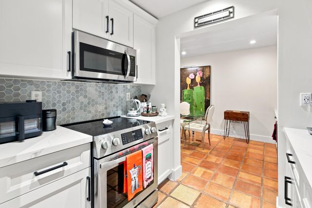 980 NW N River Drive 30, Miami, FL 33136