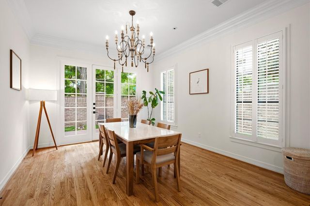 2 Pinewold Court, Houston, TX 77056