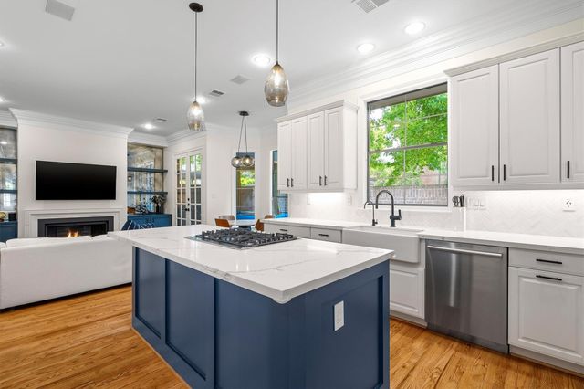 2 Pinewold Court, Houston, TX 77056