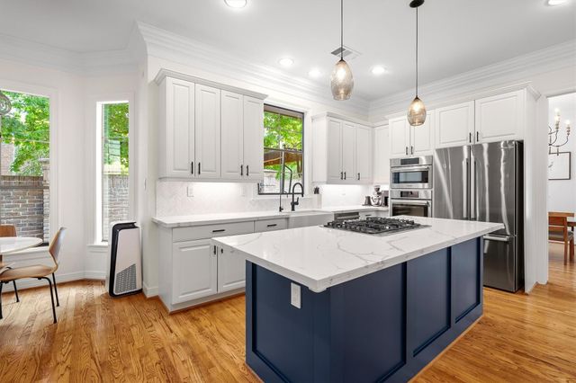 2 Pinewold Court, Houston, TX 77056