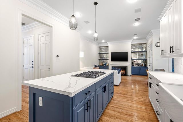 2 Pinewold Court, Houston, TX 77056