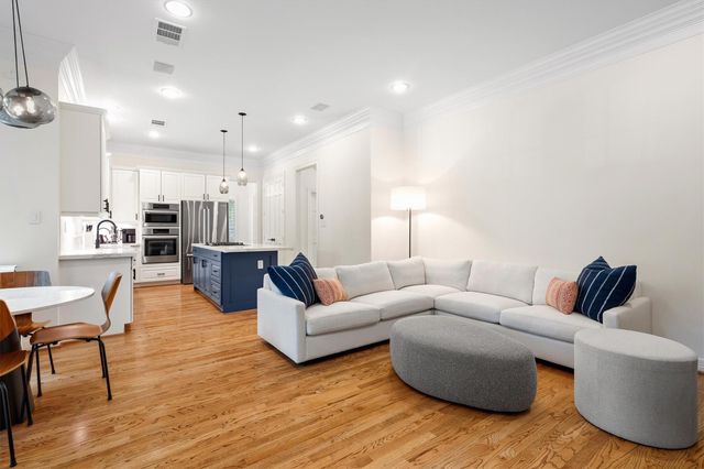 2 Pinewold Court, Houston, TX 77056