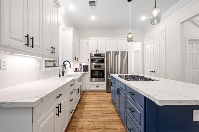 2 Pinewold Court, Houston, TX 77056