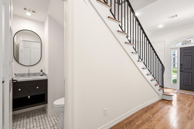 2 Pinewold Court, Houston, TX 77056