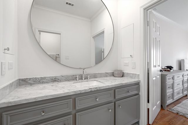 2 Pinewold Court, Houston, TX 77056