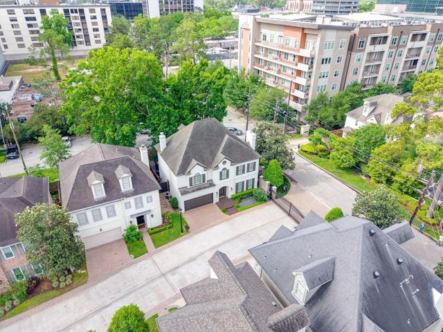 2 Pinewold Court, Houston, TX 77056