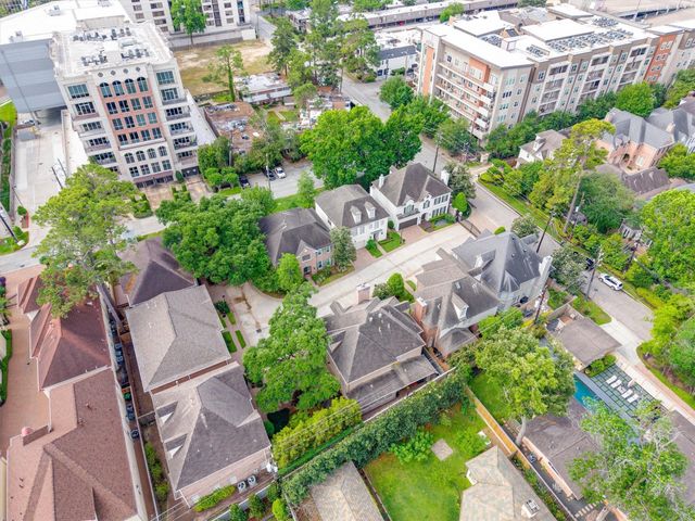 2 Pinewold Court, Houston, TX 77056