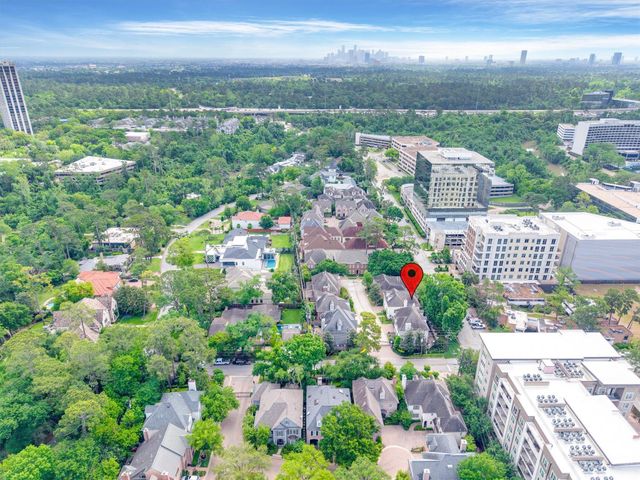 2 Pinewold Court, Houston, TX 77056