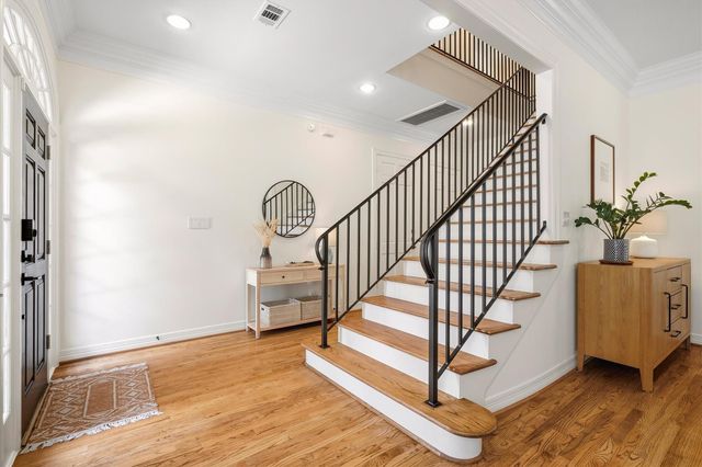 2 Pinewold Court, Houston, TX 77056