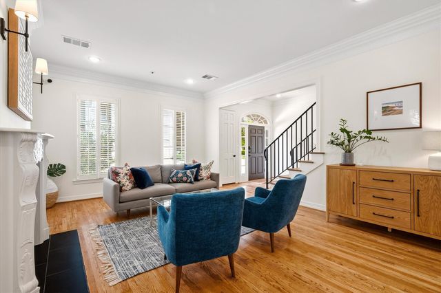 2 Pinewold Court, Houston, TX 77056