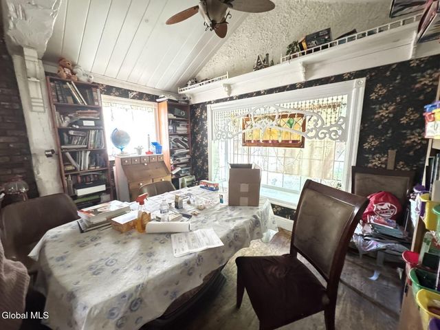 32 Ray Street, Niskayuna, NY 12309